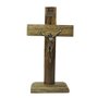 Crucifixo de Mesa em Madeira Cristo e Placa INRI em Metal 20 cm