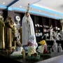 Imagem de Nossa Senhora de Fátima com Pastores de Resina Nacional com Coroa - 29 cm