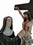 Imagem de Santa Rita contempla Jesus na Cruz de Resina Nacional - 53 cm