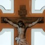 Crucifixo Pia Agua Benta em Mdf Branco - 20cm