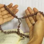 Terço de Nossa Senhora Aparecida Contas Crespas Marrom Claro 10 mm